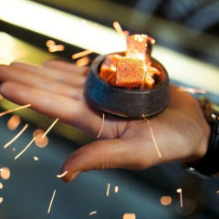 Розпалювання вугілля для кальяну