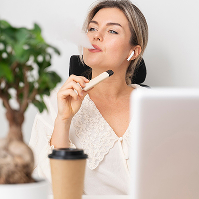 как курить в затяг одноразку